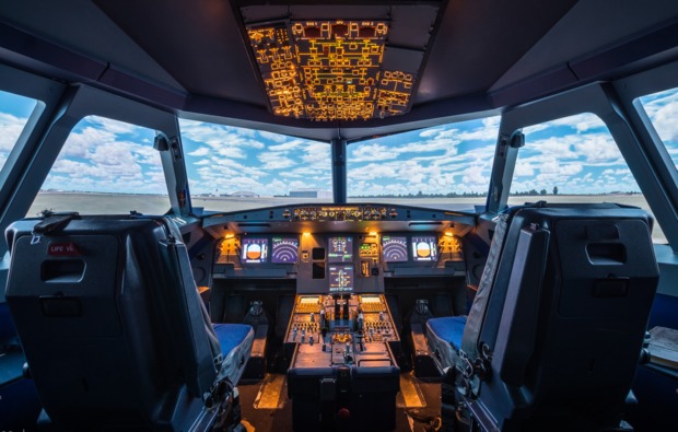 Flugsimulator – Motiv des Buchungsanbieters