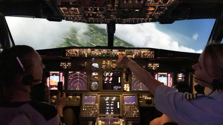 Flugsimulator – Motiv des Buchungsanbieters
