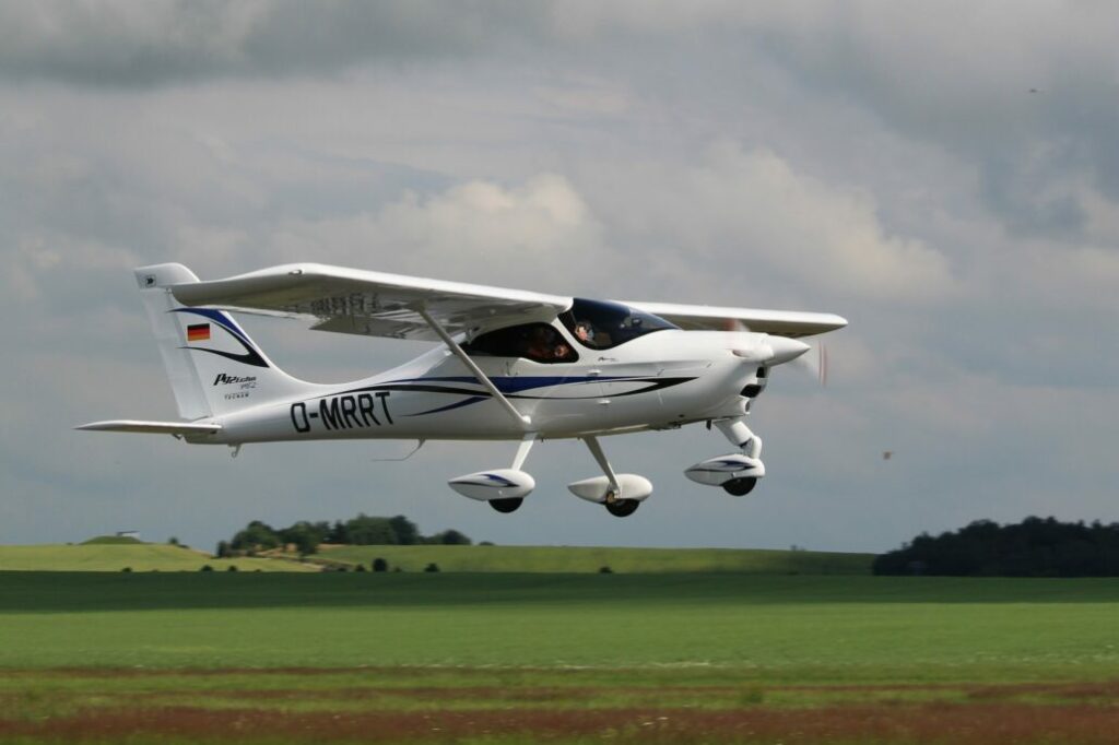 Ultraleichtflugzeug P92 MkII von Sky Motion Team am Flugplatz